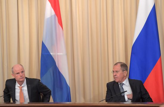 Foreign Minister Sergei  Lavrov meets with Dutch counterpart, Stef Blok