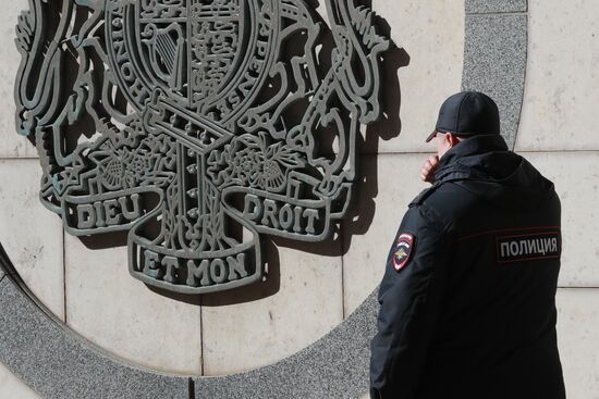 Foreign diplomats arrive at UK Embassy