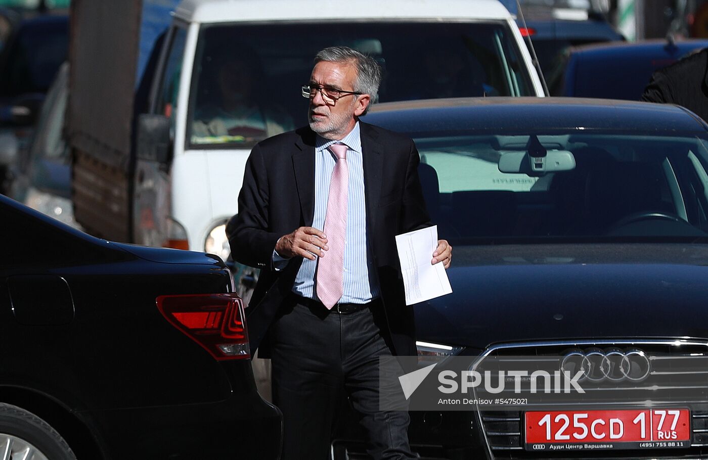 Foreign diplomats arrive at UK Embassy