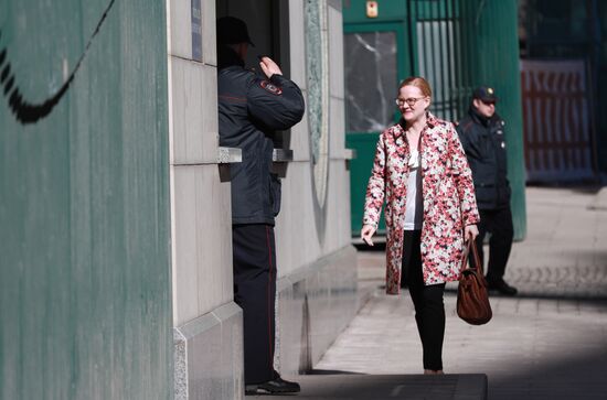 Foreign diplomats arrive at UK Embassy