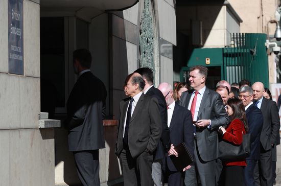 Foreign diplomats arrive at UK Embassy