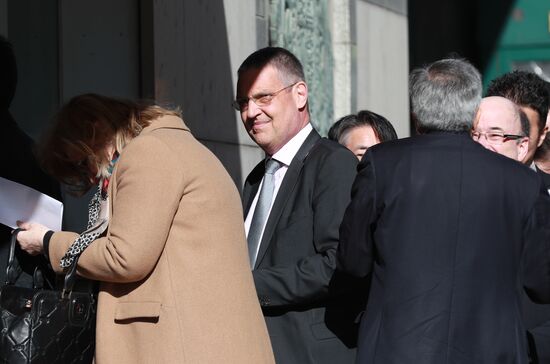Foreign diplomats arrive at UK Embassy