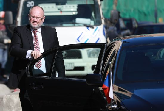 Foreign diplomats arrive at UK Embassy