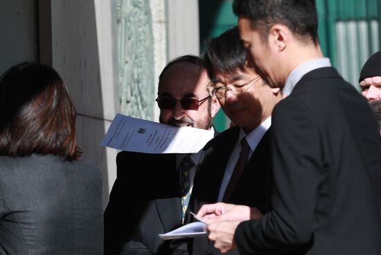 Foreign diplomats arrive at UK Embassy