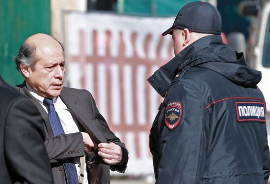 Foreign diplomats arrive at UK Embassy