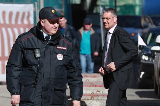 Foreign diplomats arrive at UK Embassy