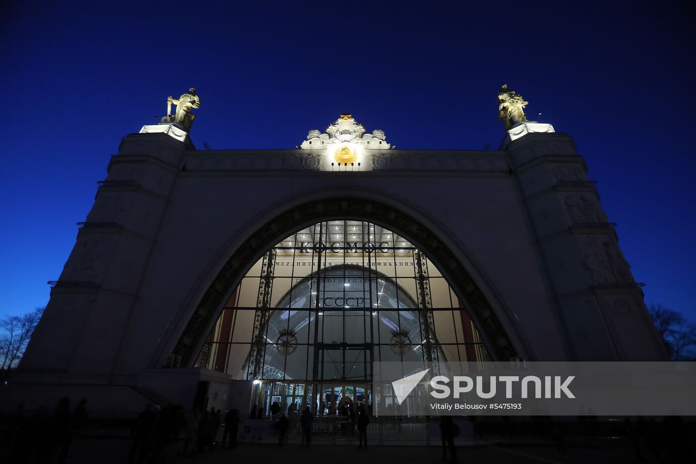 Show on history of exploring universe on facade of Space Pavilion