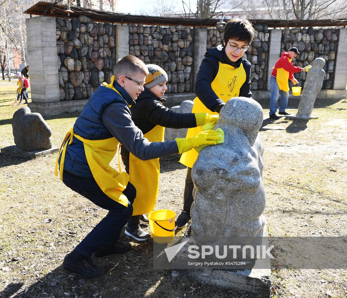 Volunteer clean-up day in Moscow