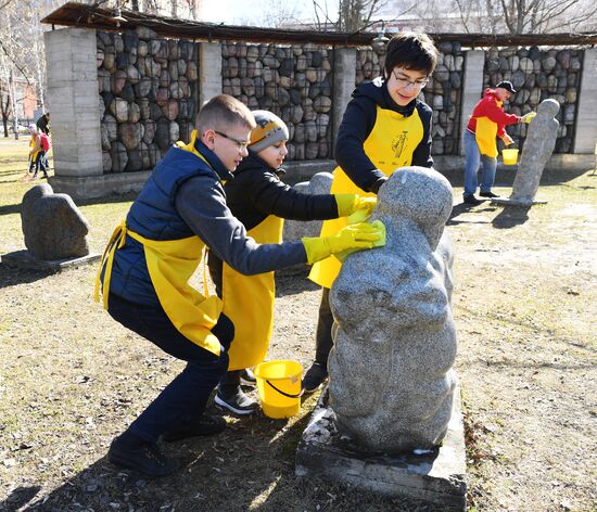 Volunteer clean-up day in Moscow