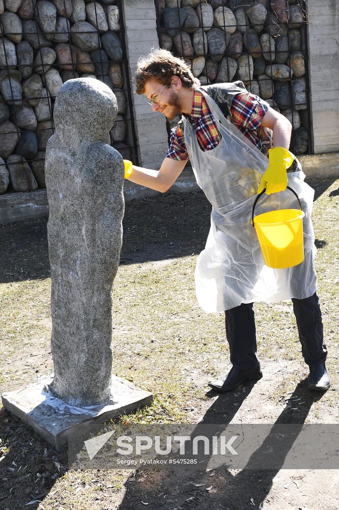 Volunteer clean-up day in Moscow