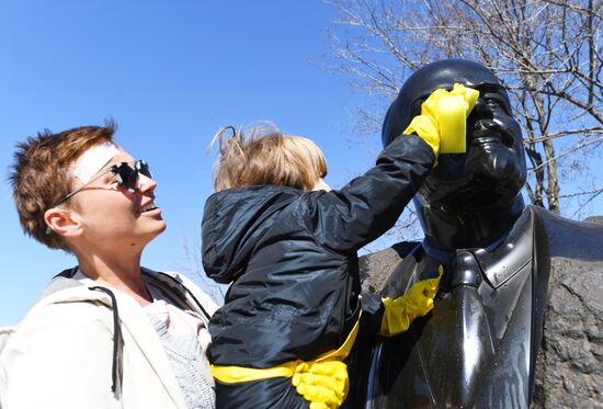 Volunteer clean-up day in Moscow