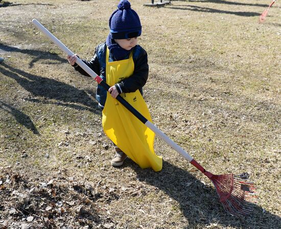 Volunteer clean-up day in Moscow