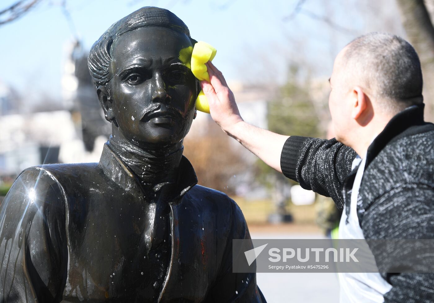 Volunteer clean-up day in Moscow