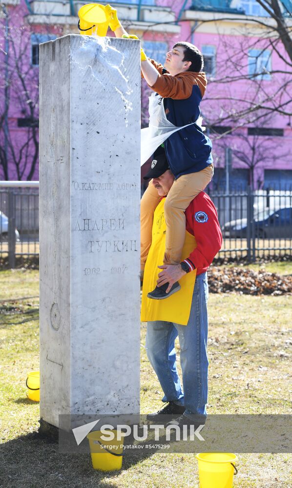 Volunteer clean-up day in Moscow