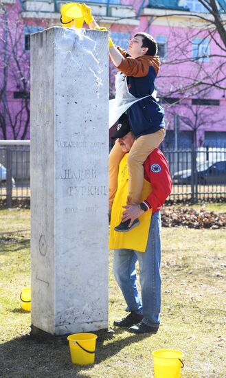 Volunteer clean-up day in Moscow