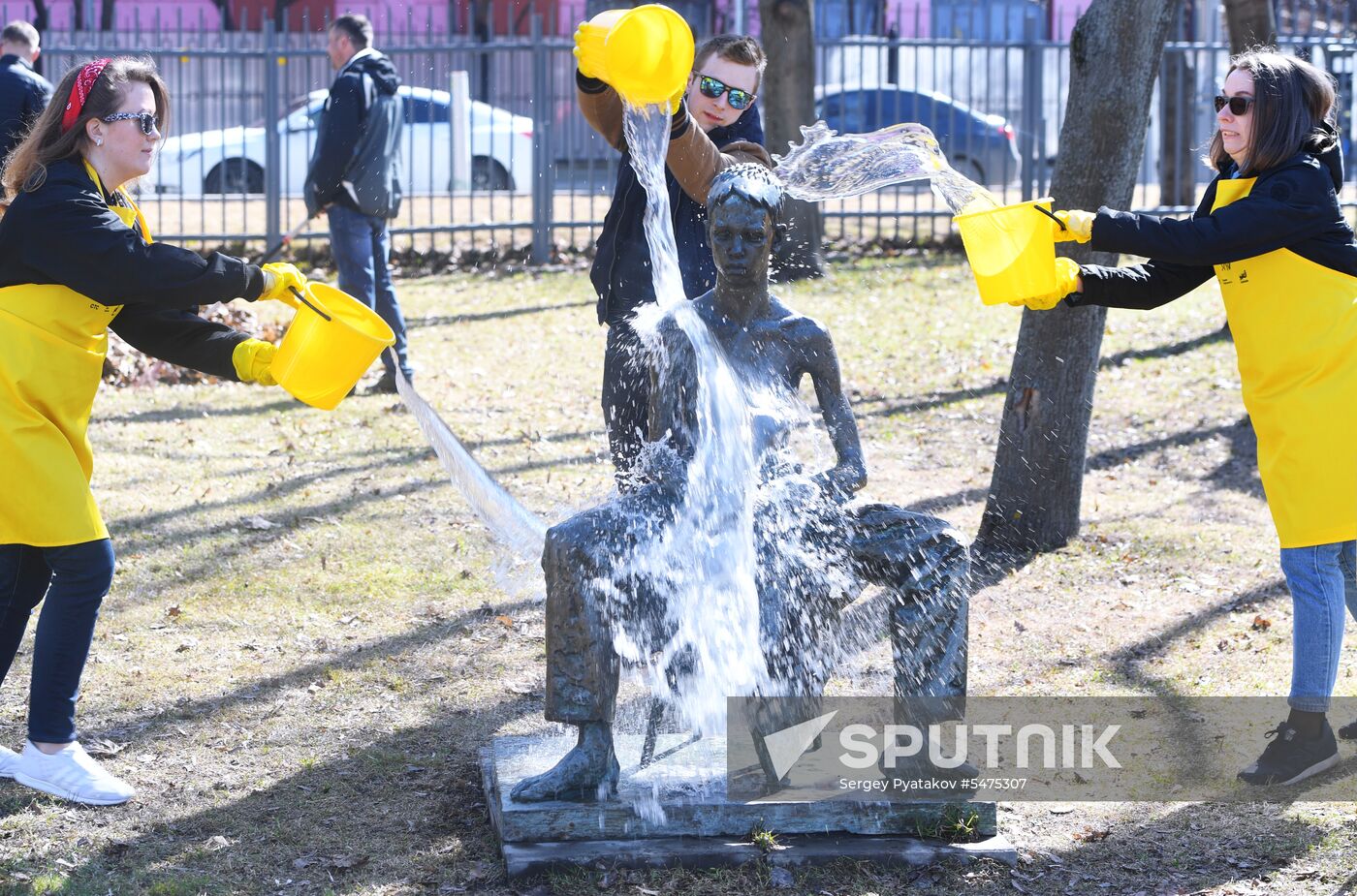 Volunteer clean-up day in Moscow