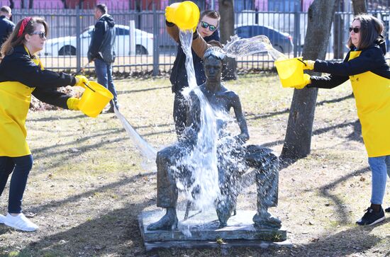 Volunteer clean-up day in Moscow
