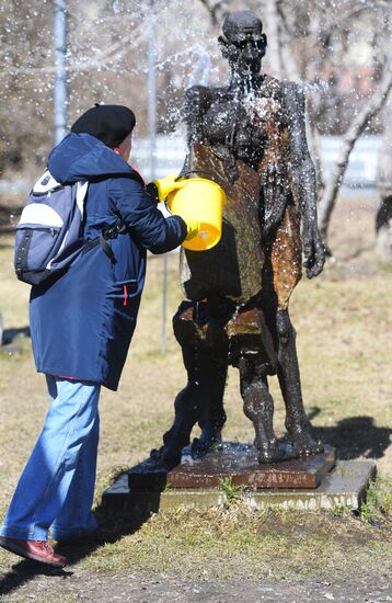 Volunteer clean-up day in Moscow