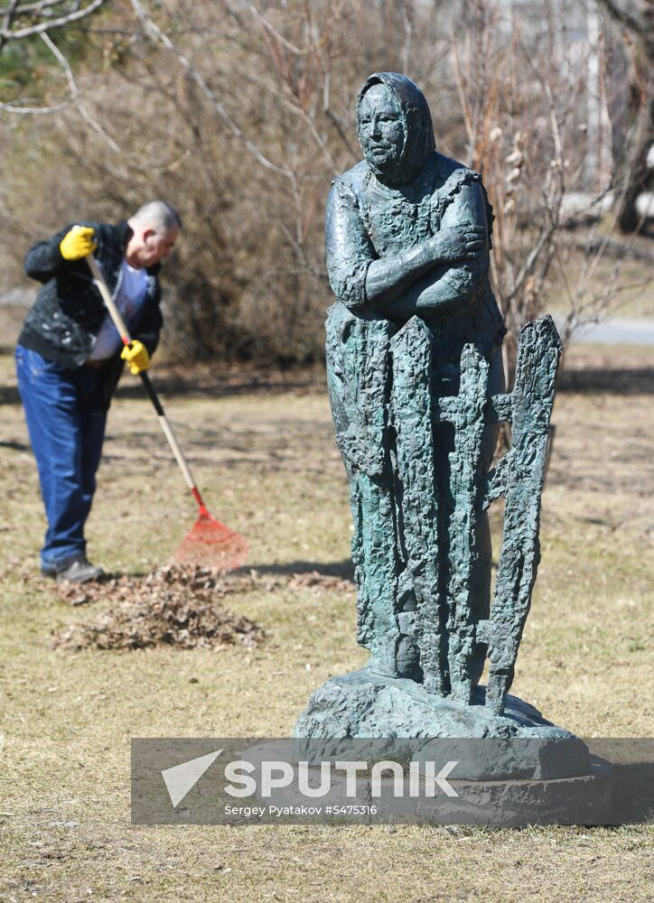 Volunteer clean-up day in Moscow