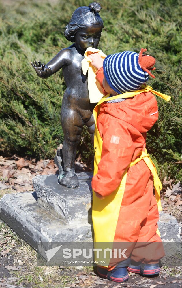 Volunteer clean-up day in Moscow