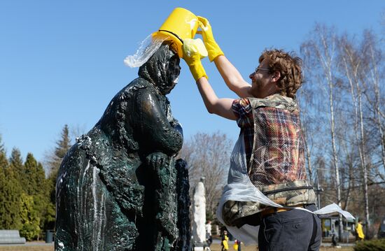 Volunteer clean-up day in Moscow