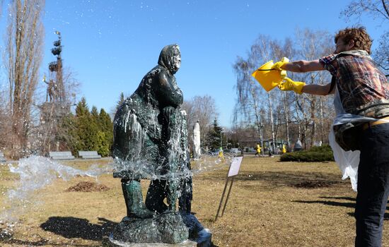 Volunteer clean-up day in Moscow
