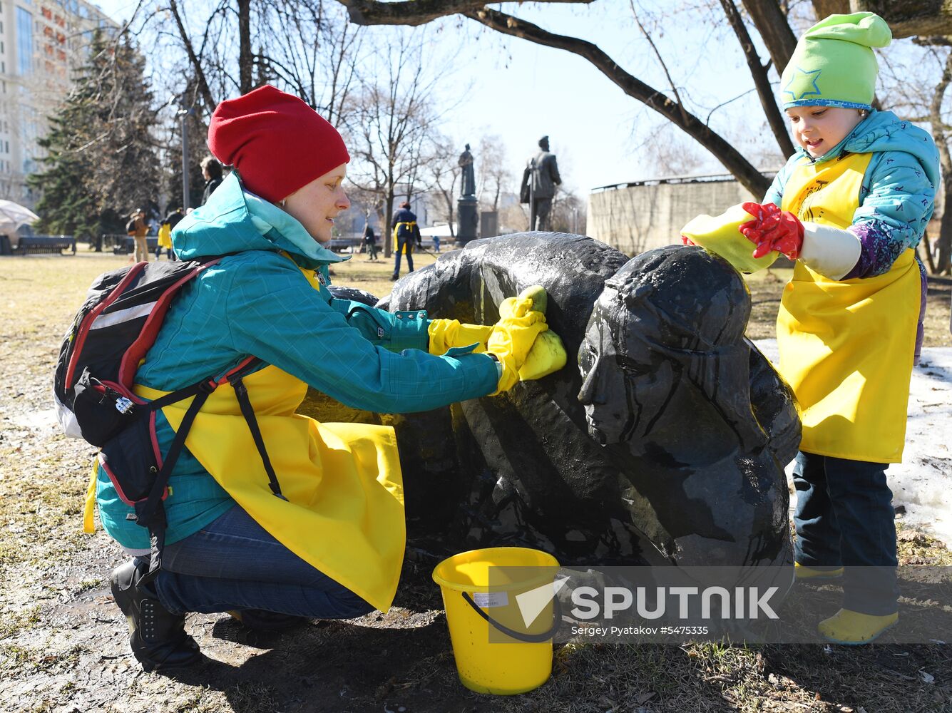 Volunteer clean-up day in Moscow