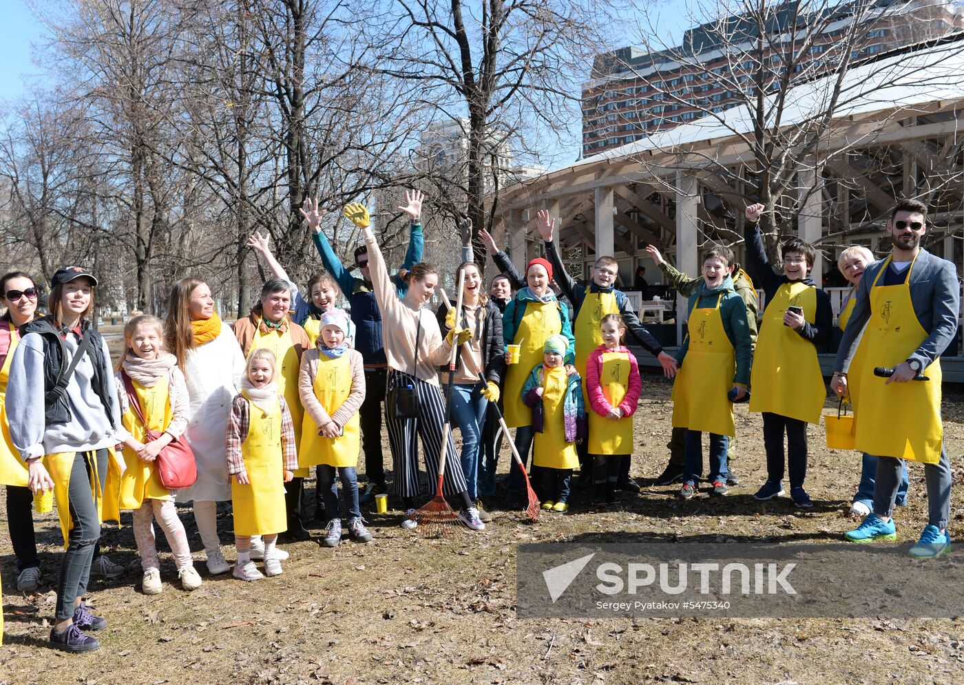 Volunteer clean-up day in Moscow
