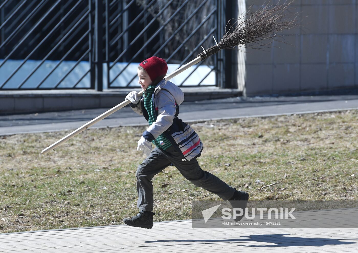 Volunteer clean-up day in Moscow