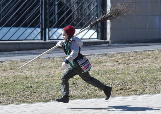 Volunteer clean-up day in Moscow