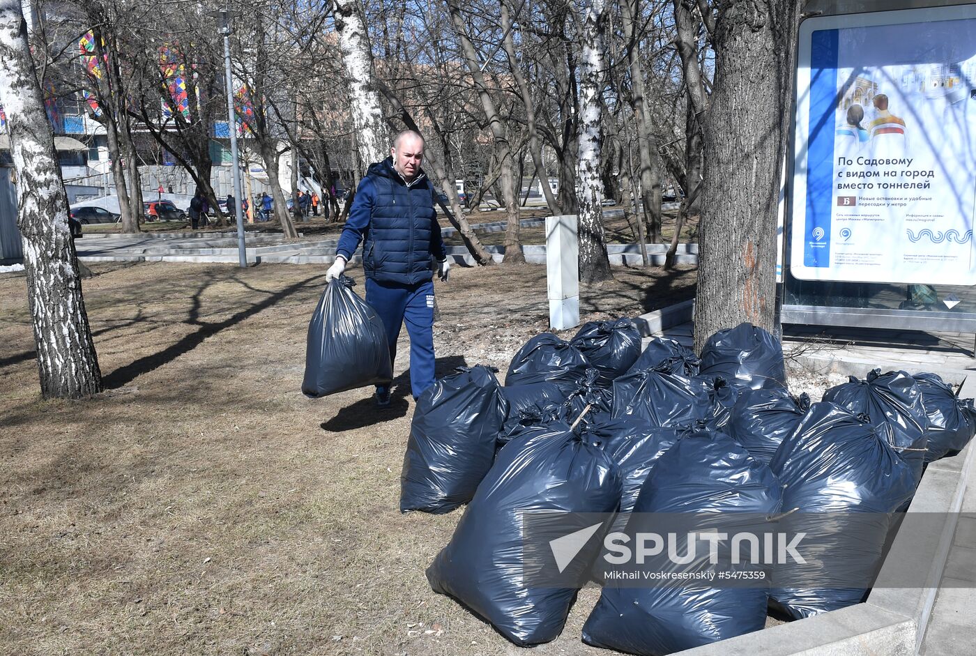 Volunteer clean-up day in Moscow