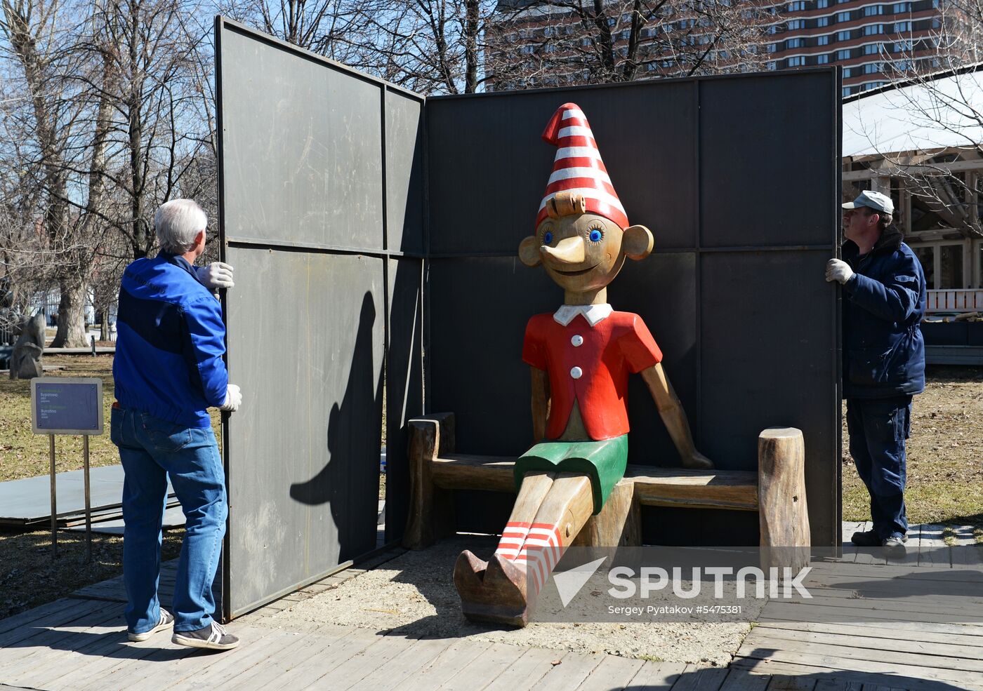 Volunteer clean-up day in Moscow