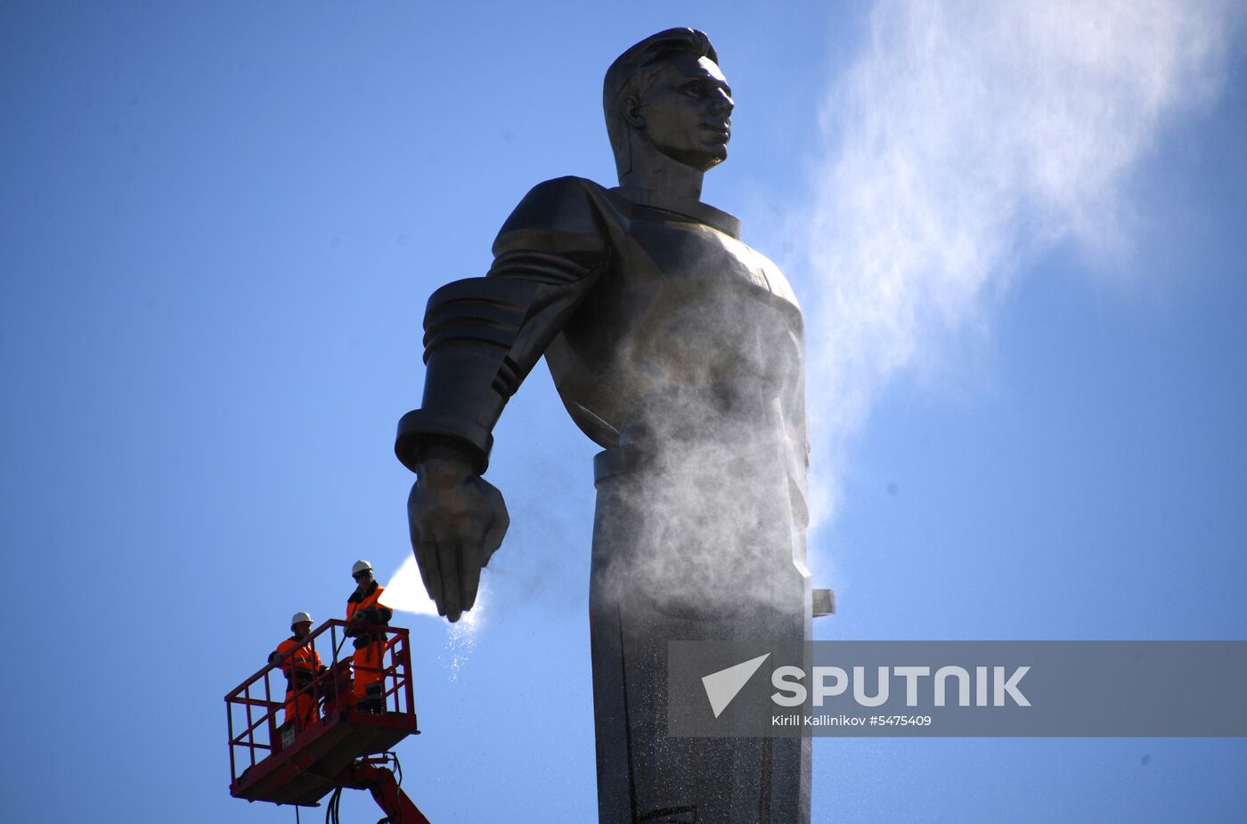 Gagarin monument is cleaned in Moscow