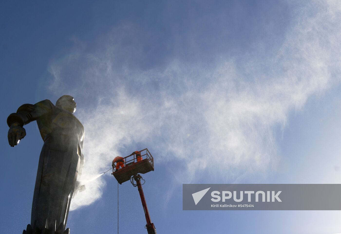 Gagarin monument is cleaned in Moscow