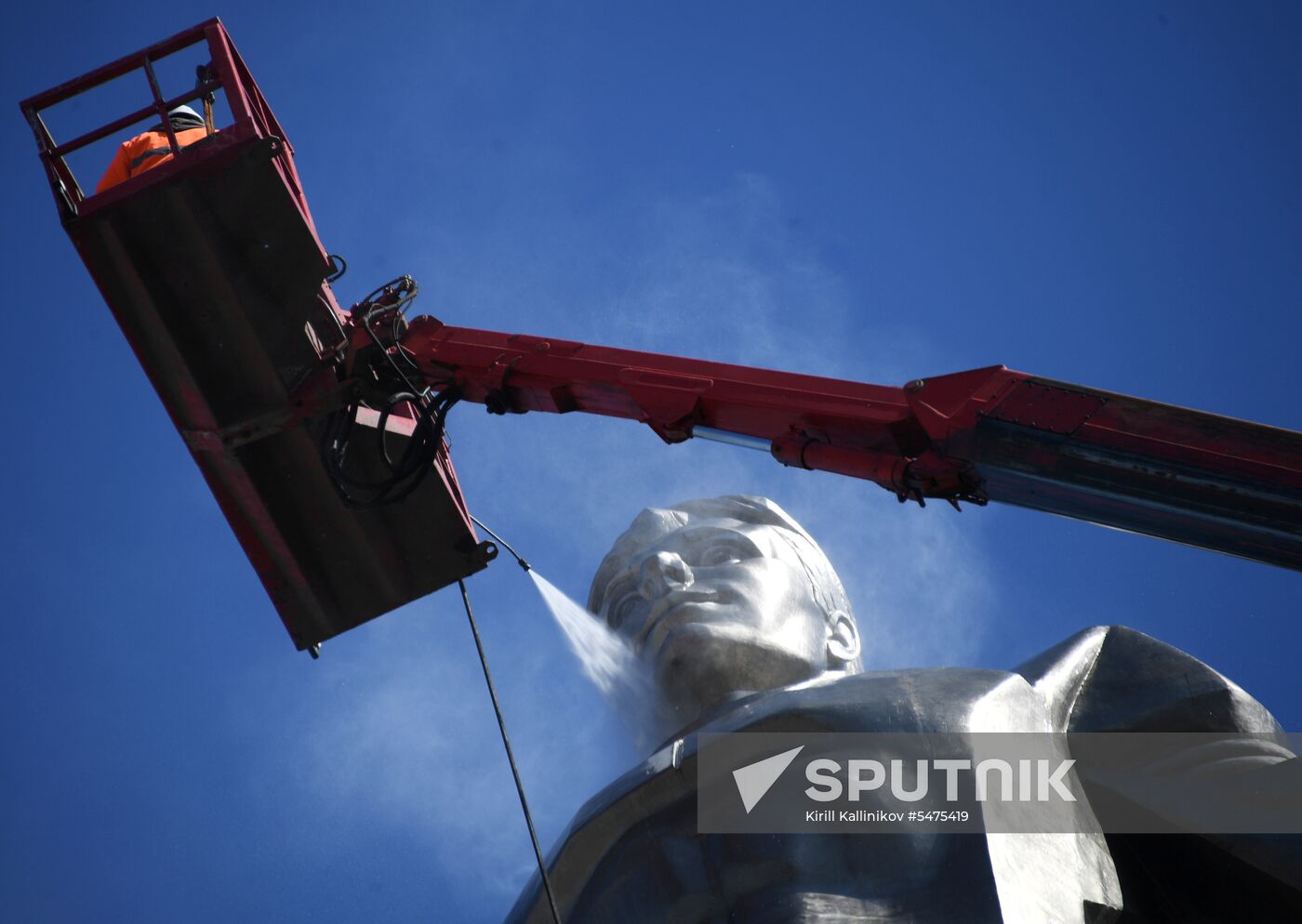 Gagarin monument is cleaned in Moscow