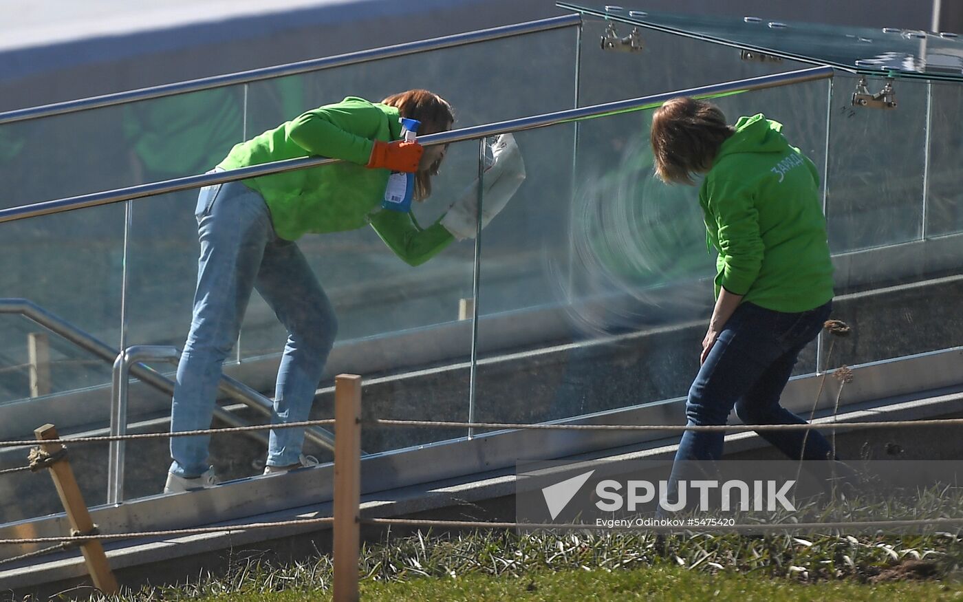 Volunteer clean-up day in Moscow