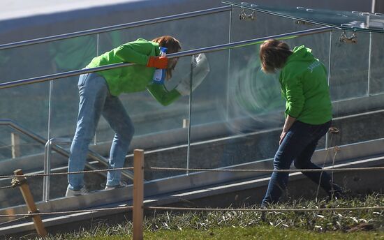 Volunteer clean-up day in Moscow