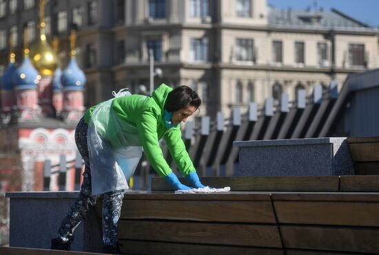 Volunteer clean-up day in Moscow