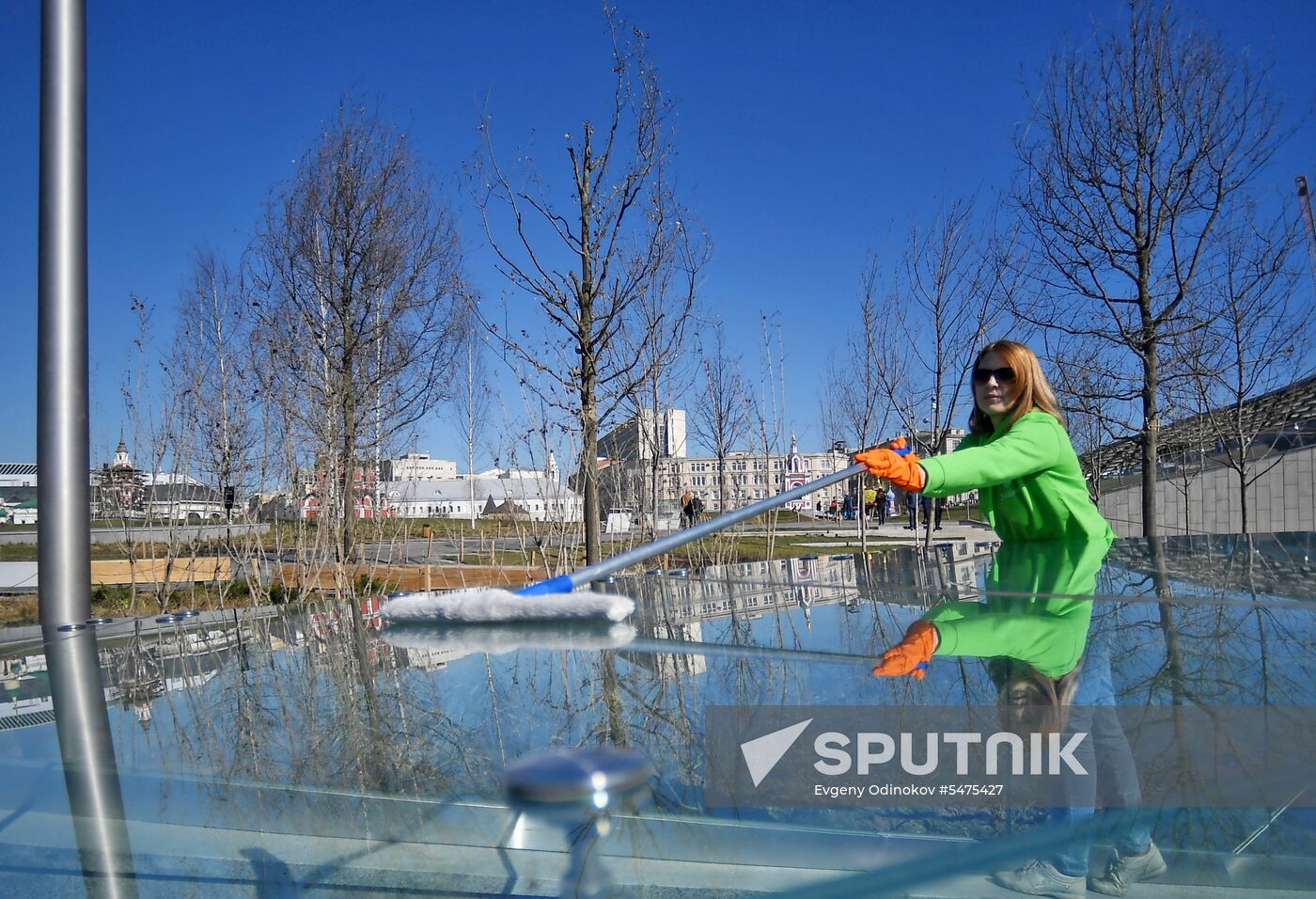 Volunteer clean-up day in Moscow