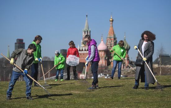 Volunteer clean-up day in Moscow