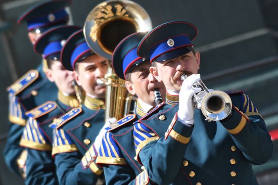 Ceremonial changing of the Presidential Regiment equestrian and pedestrian guard