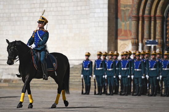 Ceremonial changing of the Presidential Regiment equestrian and pedestrian guard