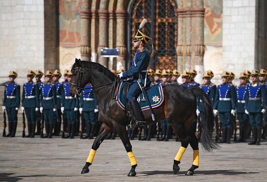 Ceremonial changing of the Presidential Regiment equestrian and pedestrian guard