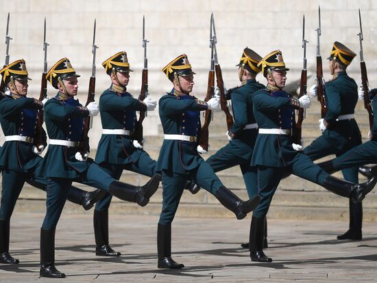 Ceremonial changing of the Presidential Regiment equestrian and pedestrian guard