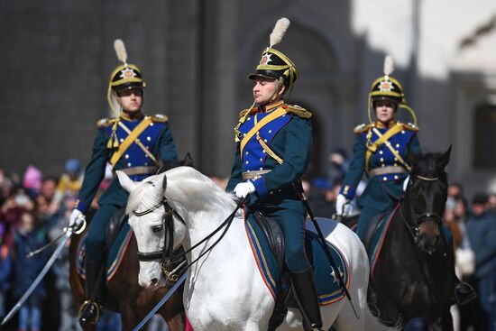 Ceremonial changing of the Presidential Regiment equestrian and pedestrian guard