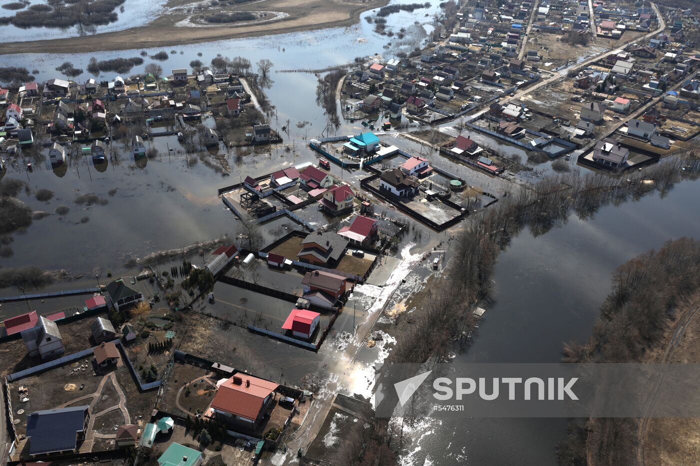 EMERCOM head Puchkov flies over flooded areas in Voronezh region