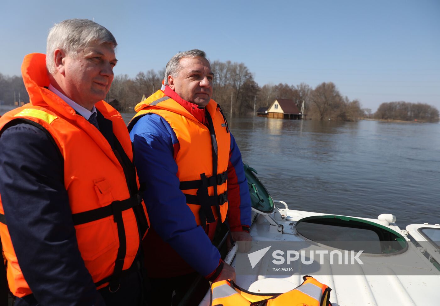 EMERCOM head Puchkov flies over flooded areas in Voronezh region