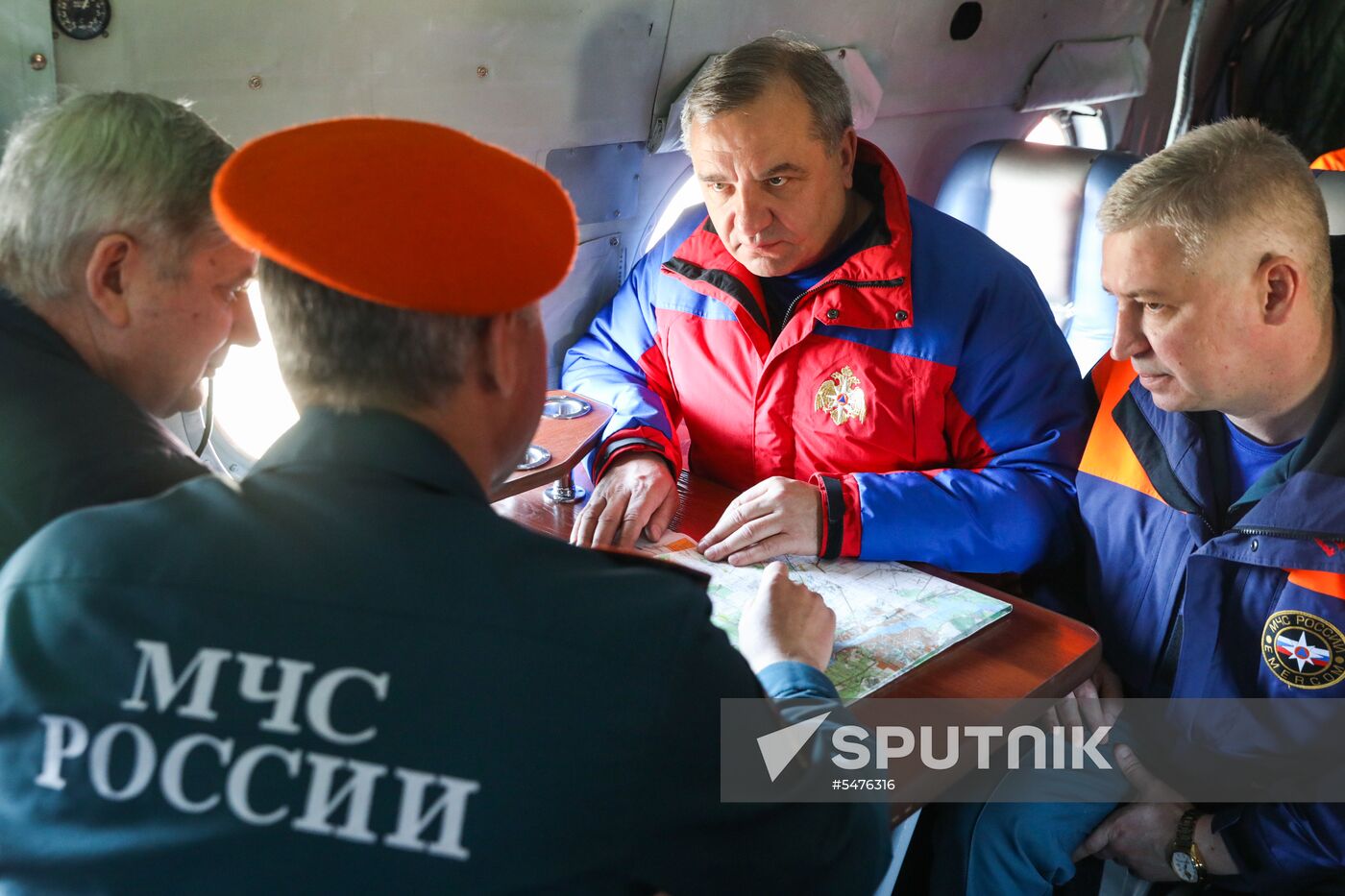 EMERCOM head Puchkov flies over flooded areas in Voronezh region