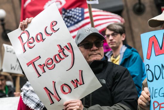 Protest in US against strikes on Syria