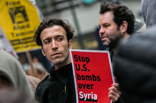 Protest in US against strikes on Syria